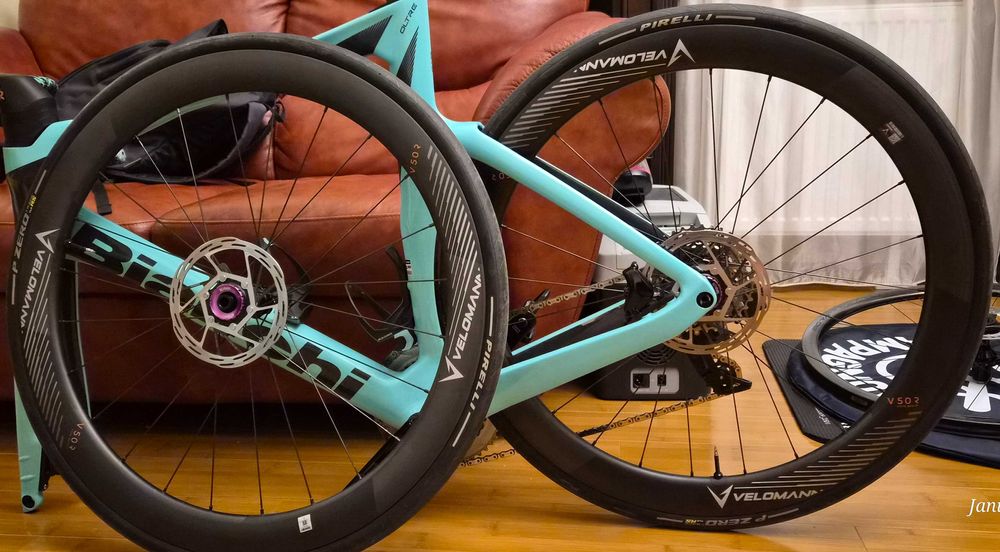 Roti cursiera Velomann V50R Carbon Clincher și tubeless ready