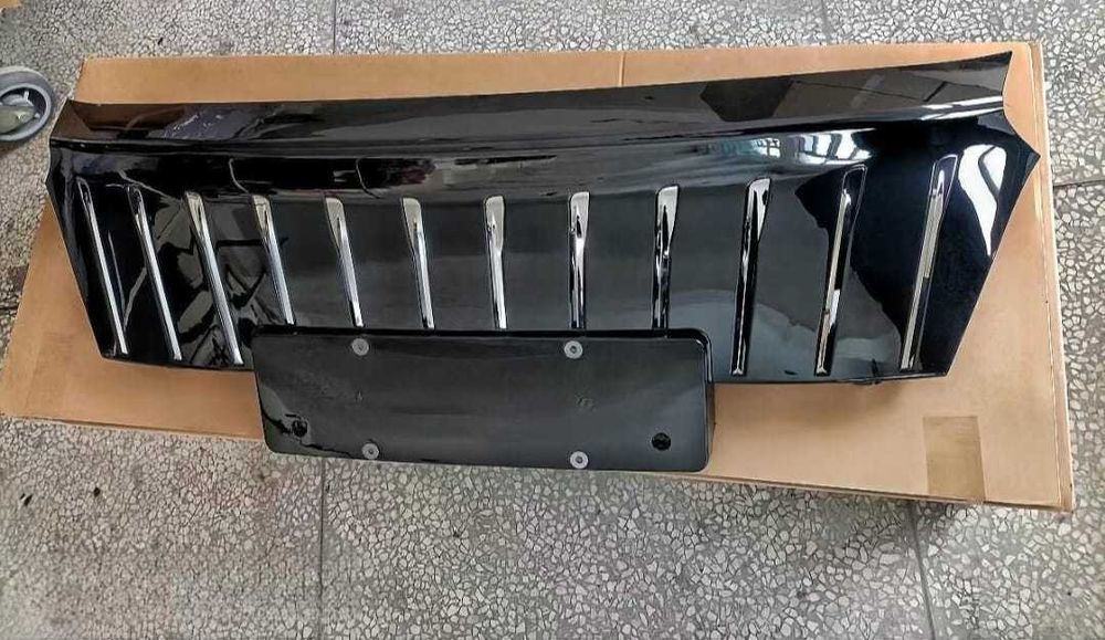 Решетка радиатора на Hongqi eqm5