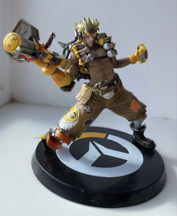 Колекционная аниме фигурка