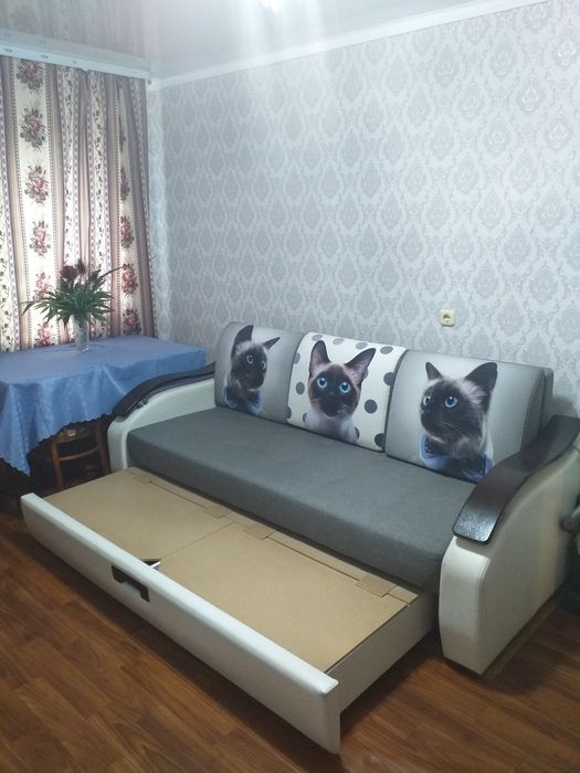 Продам срочно раздвижной диван.
