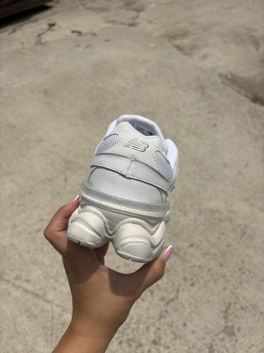 New balance white