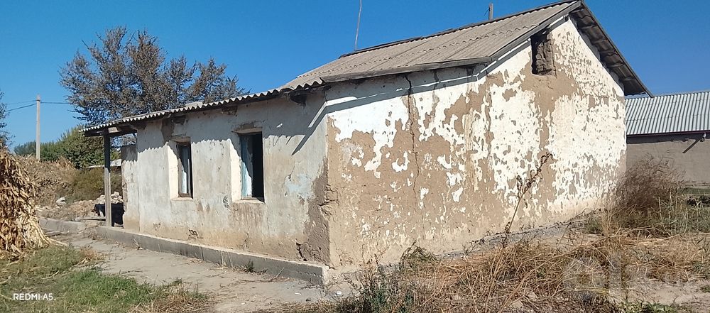 Uy hovli sotiladi