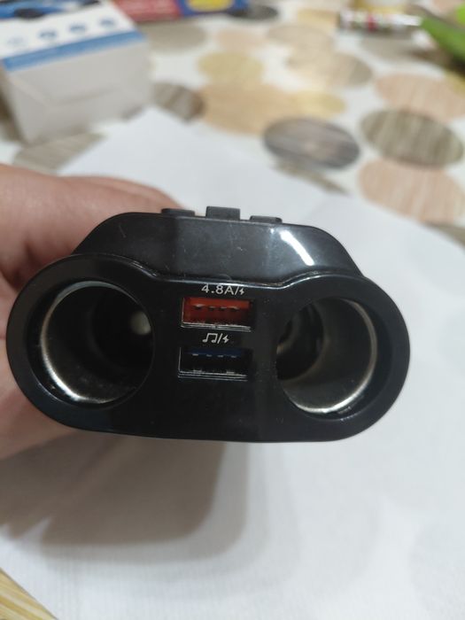 Блуутут зарядно за слушане на музика през радиото