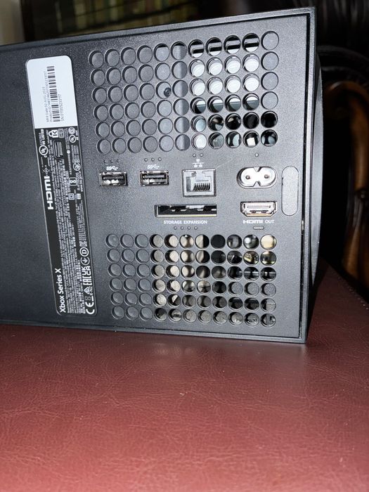 Xbox series X 1TB negru + 3 jocuri si 2 controllere