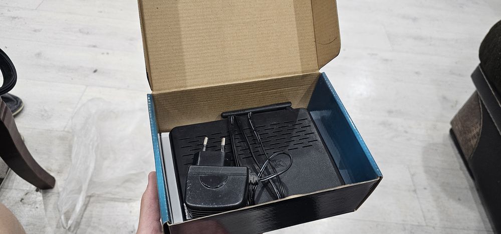 Wi-Fi ADSL2+ модем-маршрутизатор D-Link DSL-2640U

Состояние: б
