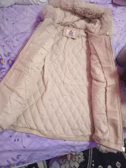 Buna ziua vand geaca de femeie