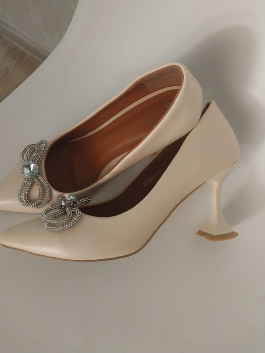 Продаю туфли буу