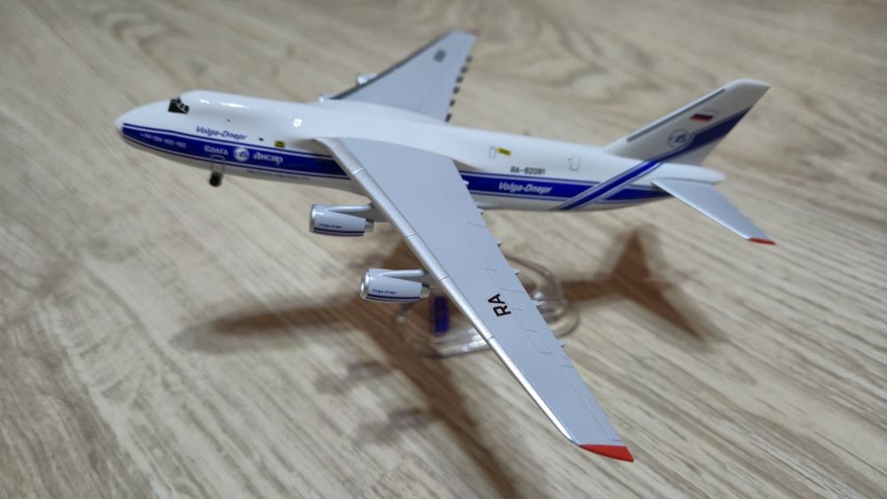 Модель самолеьа АН-124 Руслан