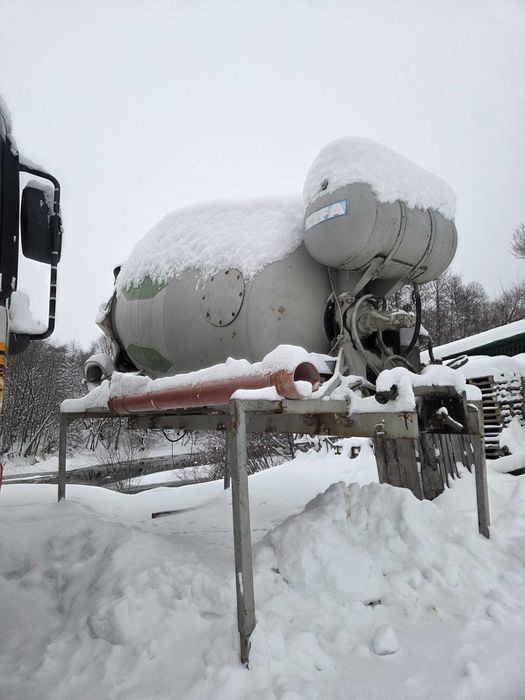 Mercedes-Benz Actros 8×4 basculă + cifă