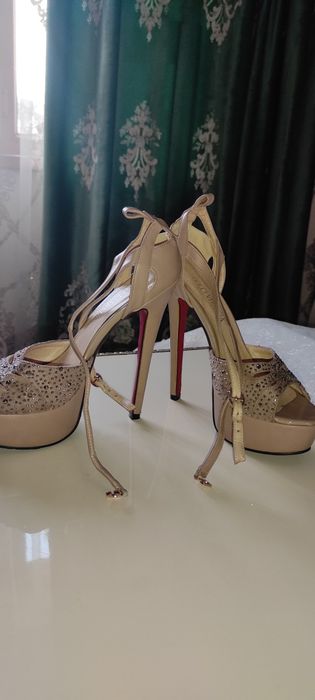 Высокие каблуки бежевые открытые