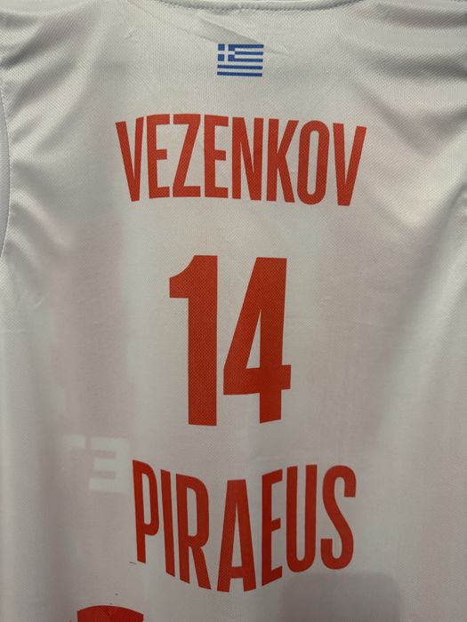 Olympiacos Vezenkov Euroleague basketball