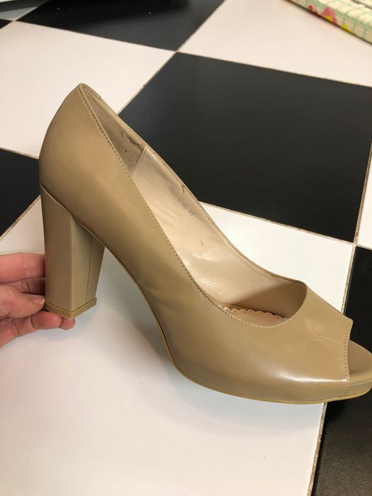 Roberto Venuti Нови дамски обувки естествена кожа елегантни с ток 41