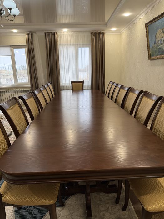 Стол и стулья в отличном состоянии