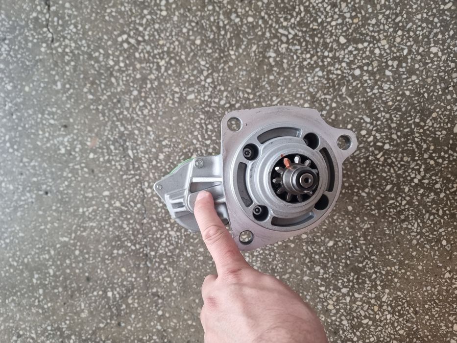 Electromotor nou  Hitachi ZAXIS