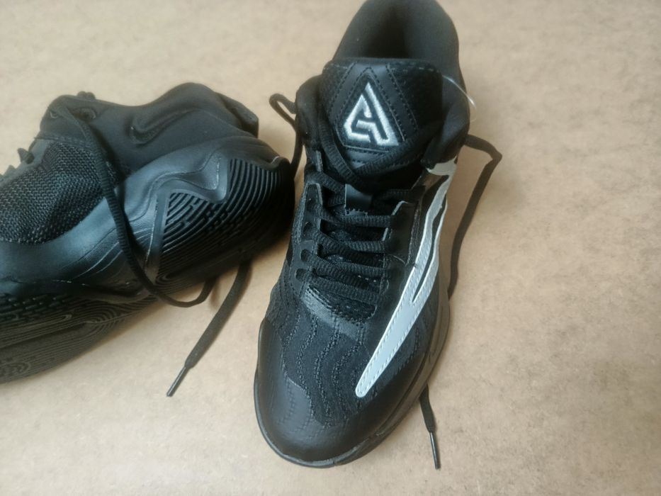 Продам кроссовки