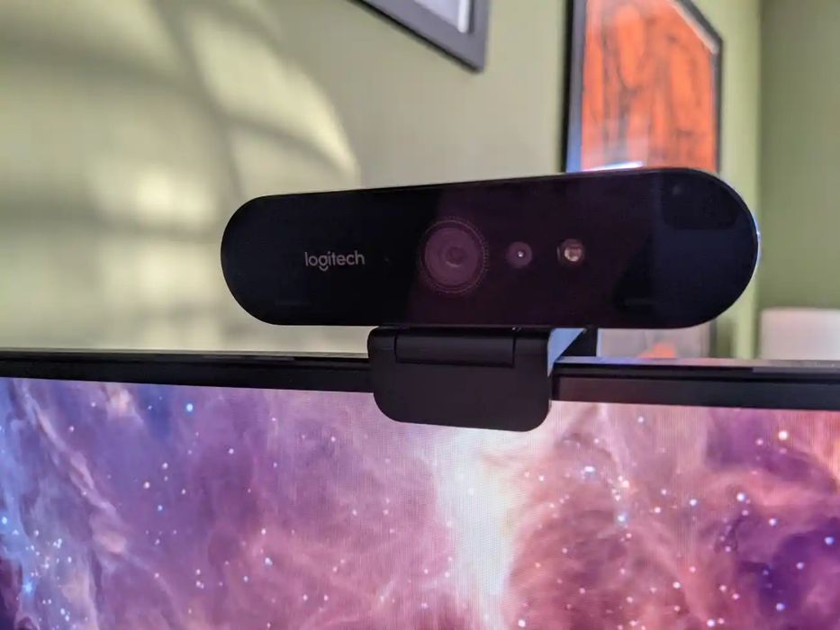Cameră web Logitech Brio 4K ideală pentru conferințe și videochat