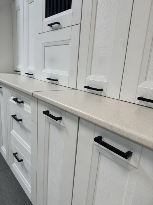 Кухонный гарнитур новый, белый