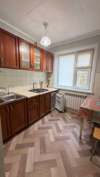 Продам 1 комн на Строителей на Юге 2этаж