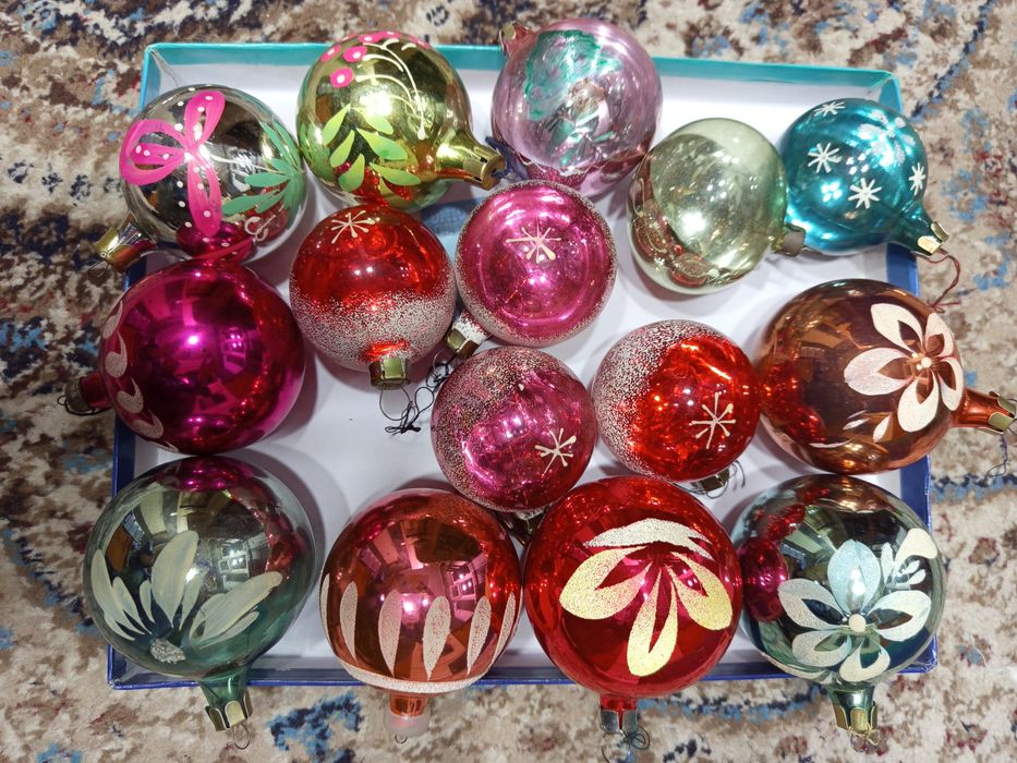 Продам  елочные игрушки СССР, набор шишки и шары, разные фигурки