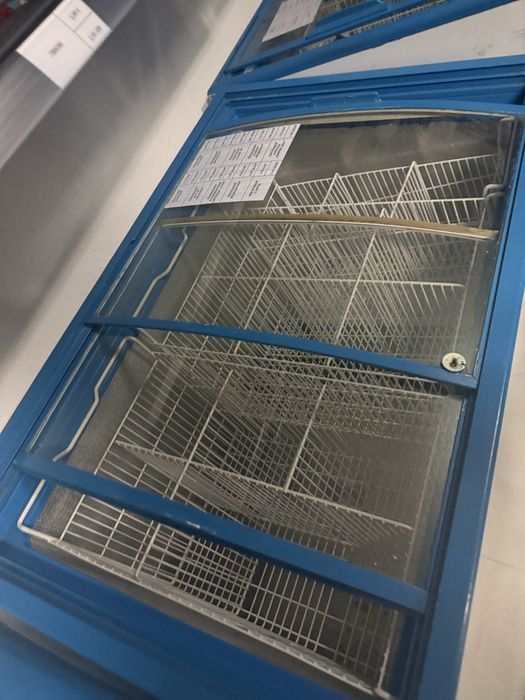 Фризери и витрина