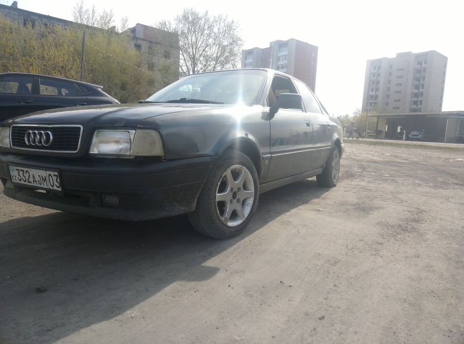 Продаем Ауди б4  год 1994
