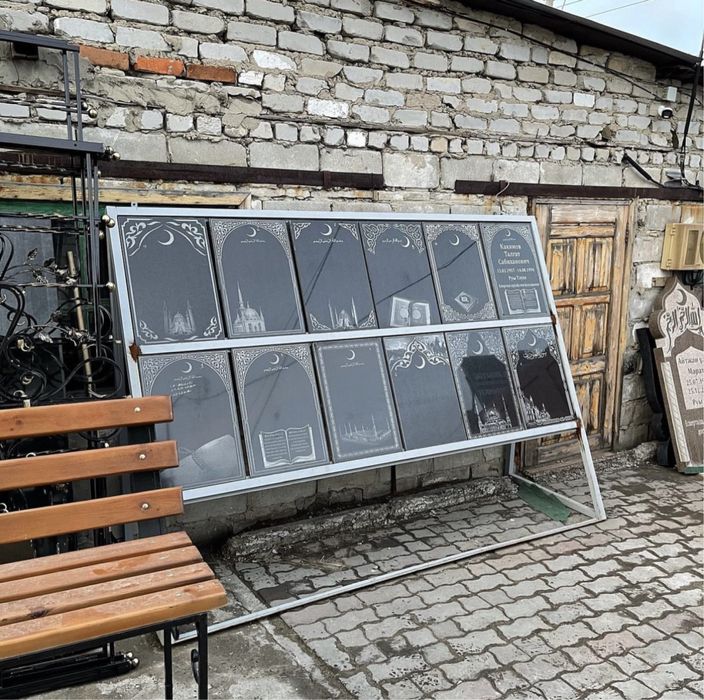 Кулпытас, Памятники Оскемен, айшык, полумесяцы, гранит