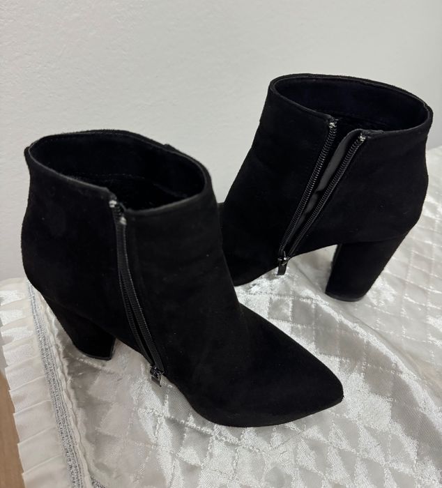 Дамски боти на ток