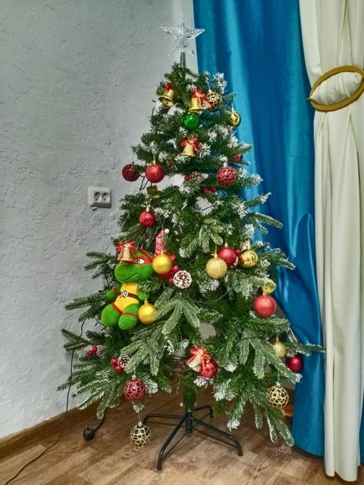 Продам ёлку в идеале срочно срочно