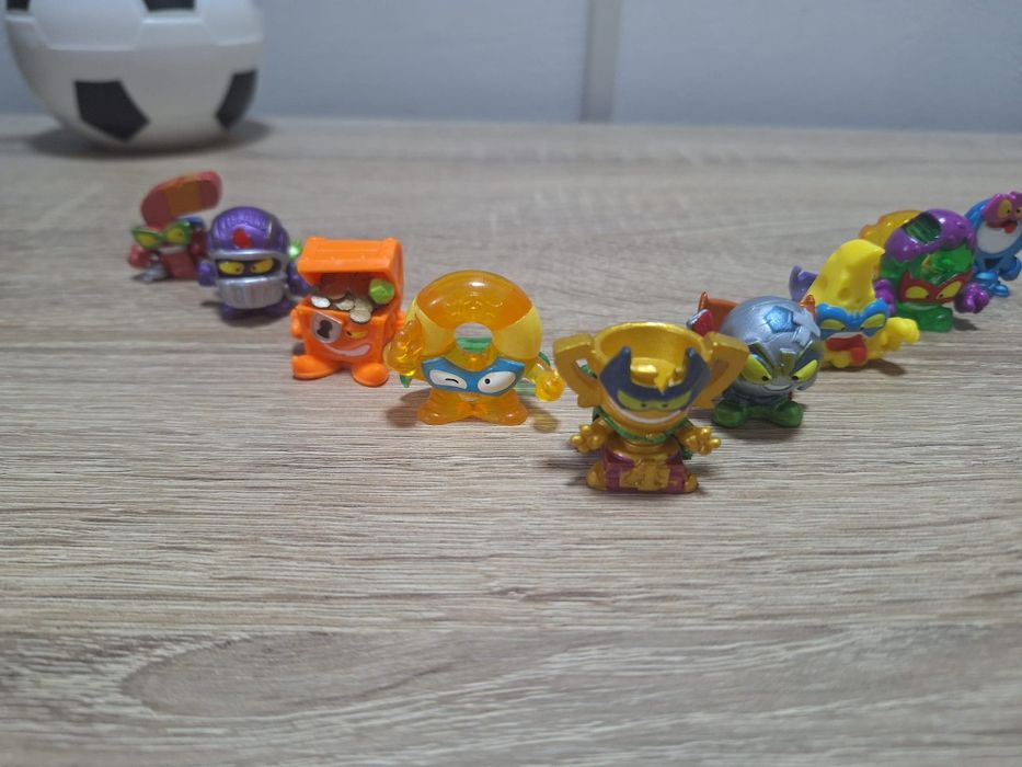 Superthings- 9 figurine