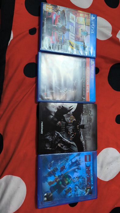 Vând ps 4 slim cu 500 GB memorie și cu 4 jocuri și poți negocia pretul