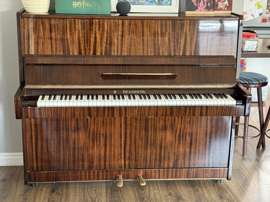 Pianina clasica in stare buna