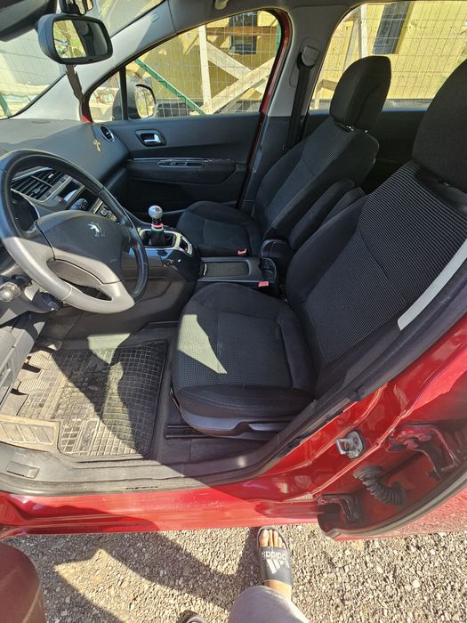 Peugeot 5008 2011 1.6 HDI