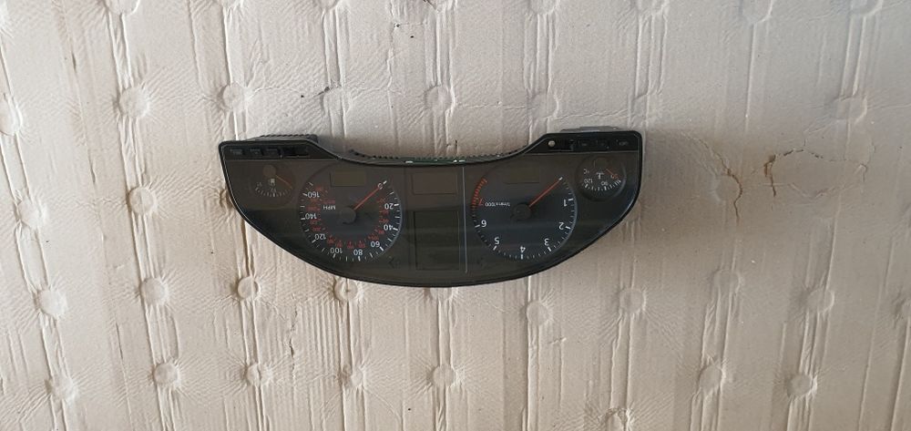 Ceasuri bord audi a8 d2 facelift benzina cutie automata display color