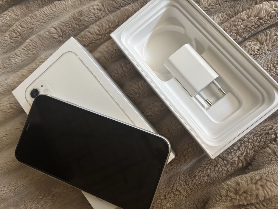 Iphone 11 64GB бял