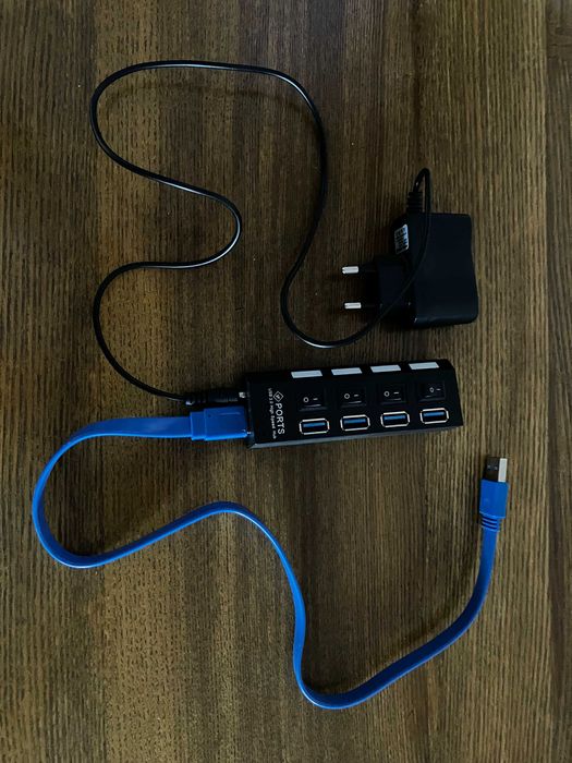 Hub USB 3.0 cu alimentare externă – ideal pentru HDD-uri și periferice