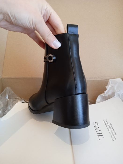 Демисезонные женские полусапожки на байке