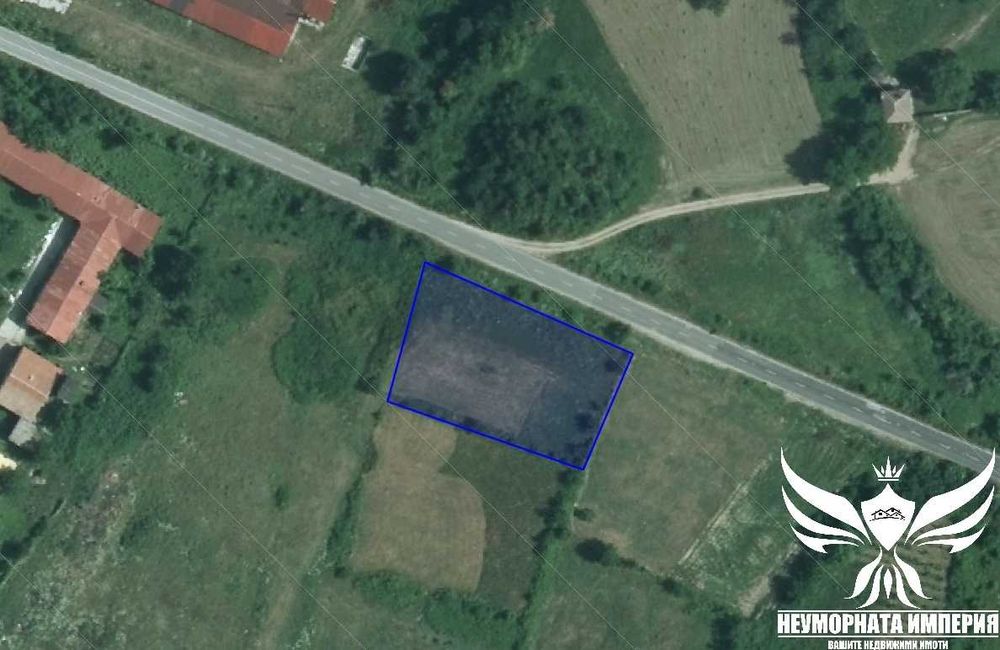 Продавам парцел УПИ 2350кв.м. на първа линия в с.Тополово