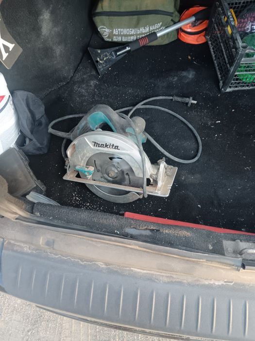 Продам дисковую пилу Makita