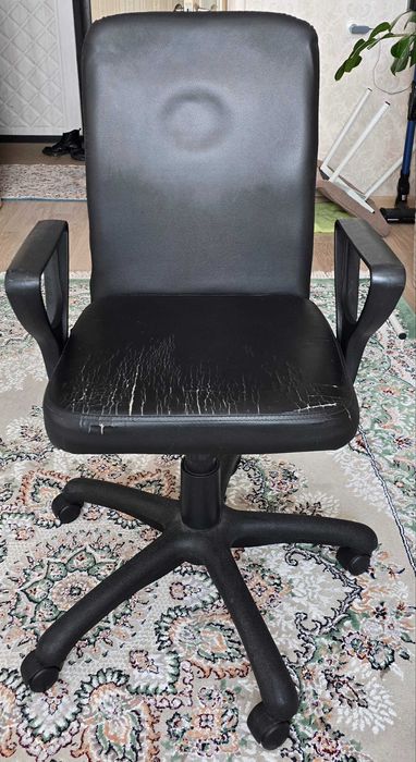 ПРОДАМ офисное кресло ZETA