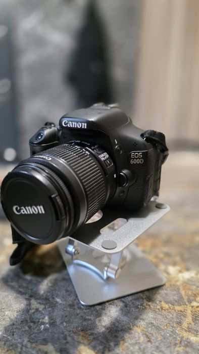 Canon EOS 600D + китовый объектив —