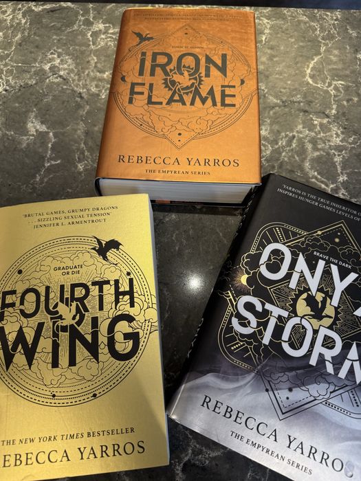 Четвертое крыло на англ языке