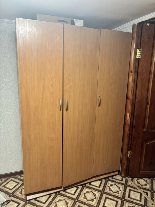 Продается шкаф трехдверный