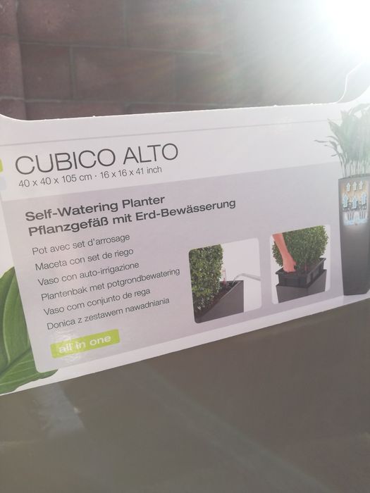 Саксия с напоителна система Cubico Alto