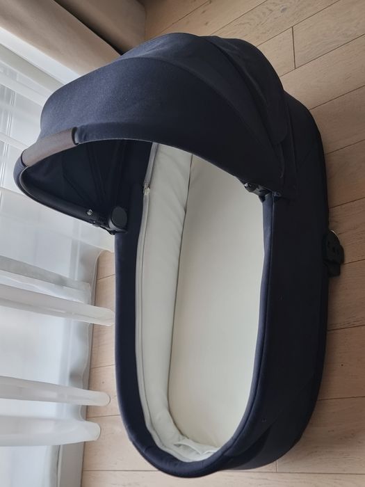 Vând landou Cybex Cot S Lux culoare Navy Blue