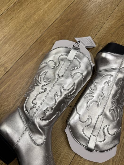 Дамски ботуши нови