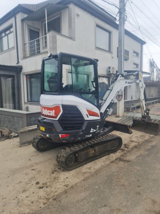 Vand miniexcavator Bobcat E27