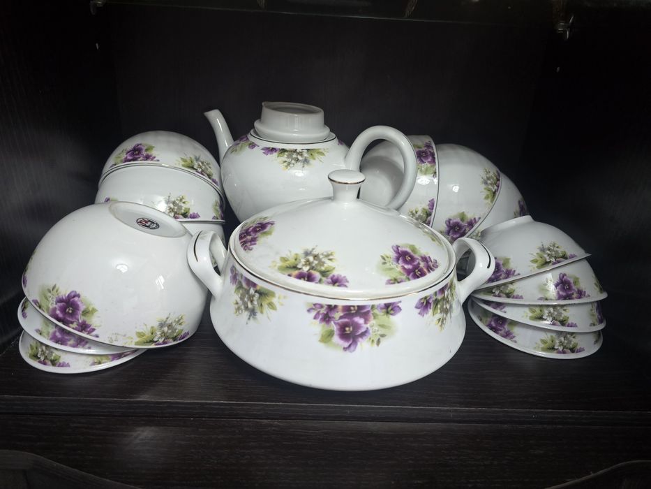 Продам тарелки и чашки