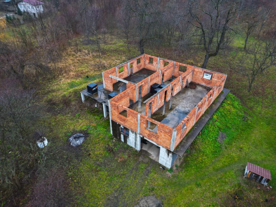 Teren 20 ari + casa de vanzare