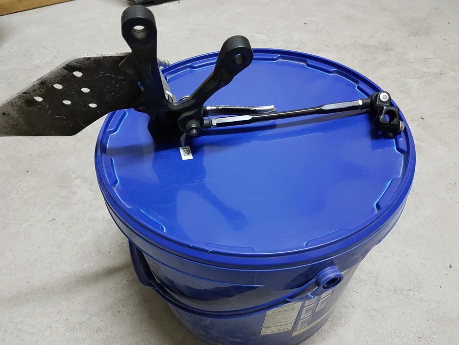 лява стойка и степенка скорости за Kawasaki ZX6r 2008