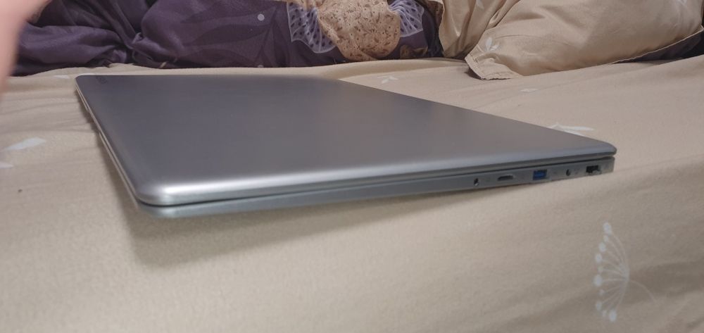 Laptop Thomson 17 inch ,8 ram,1THdd